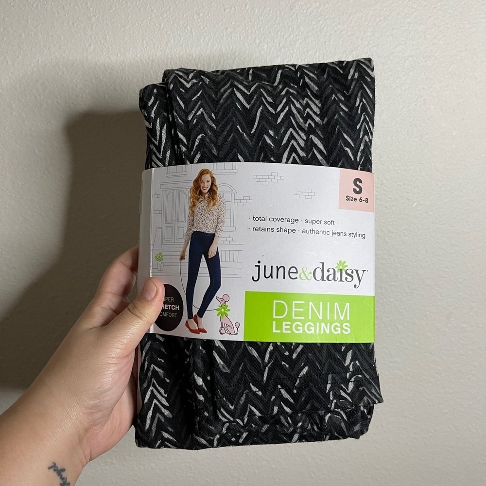 Nwt June & daisy size small leggings